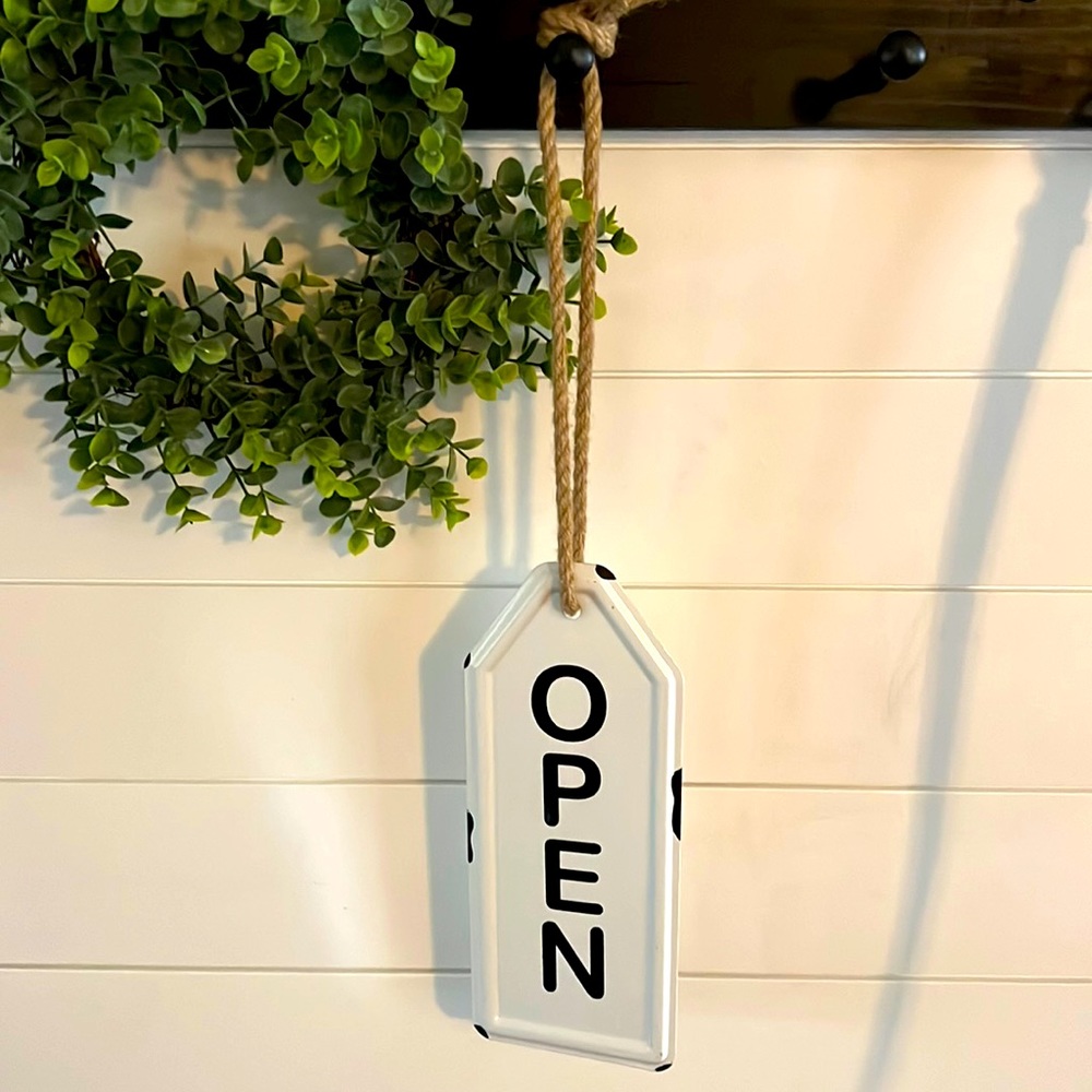 Farmhouse open/closed rope sign